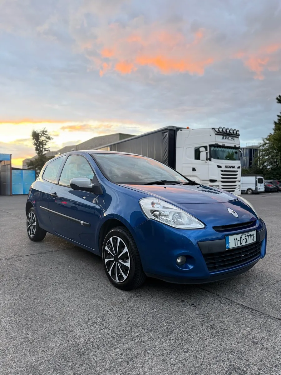 2011 Renault Clio 1.1petrol nct and tax - Image 1