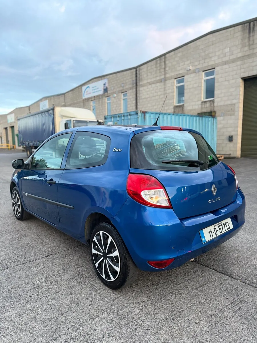 2011 Renault Clio 1.1petrol nct and tax - Image 4