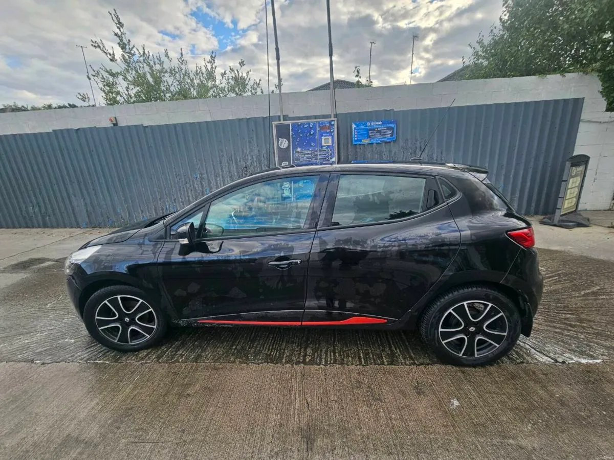 Renault Clio IV Dynamique 1.5 DCI 90 E 4DR, 2014 - Image 1