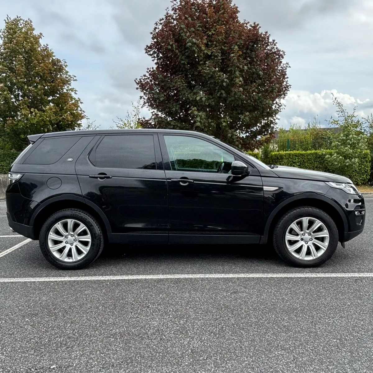 Discovery Sports 2016 2.0D Automatic 7 Seater SUV - Image 3