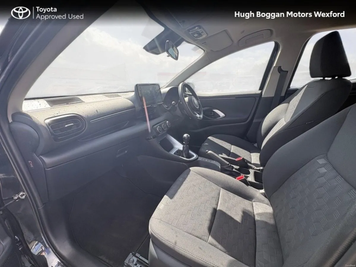 Toyota Yaris MANUAL TRANSMISSION 1.5 LUNA - Image 6