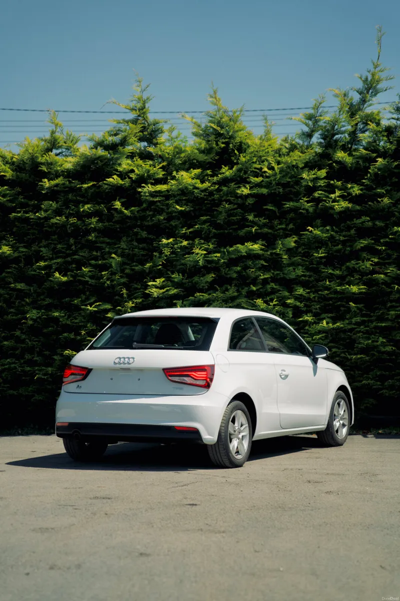 Audi A1 S-Tronic TFSI Sportback 2016 - Image 3