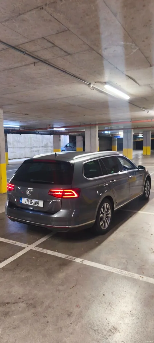 Volkswagen Passat 2017 - Image 3
