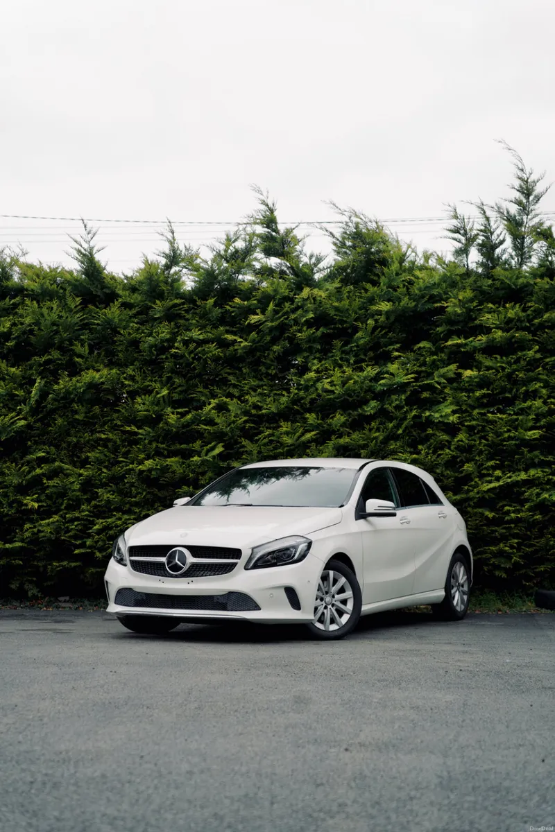 Mercedes Benz A180 2016 | Blind Spot Assist - Image 1