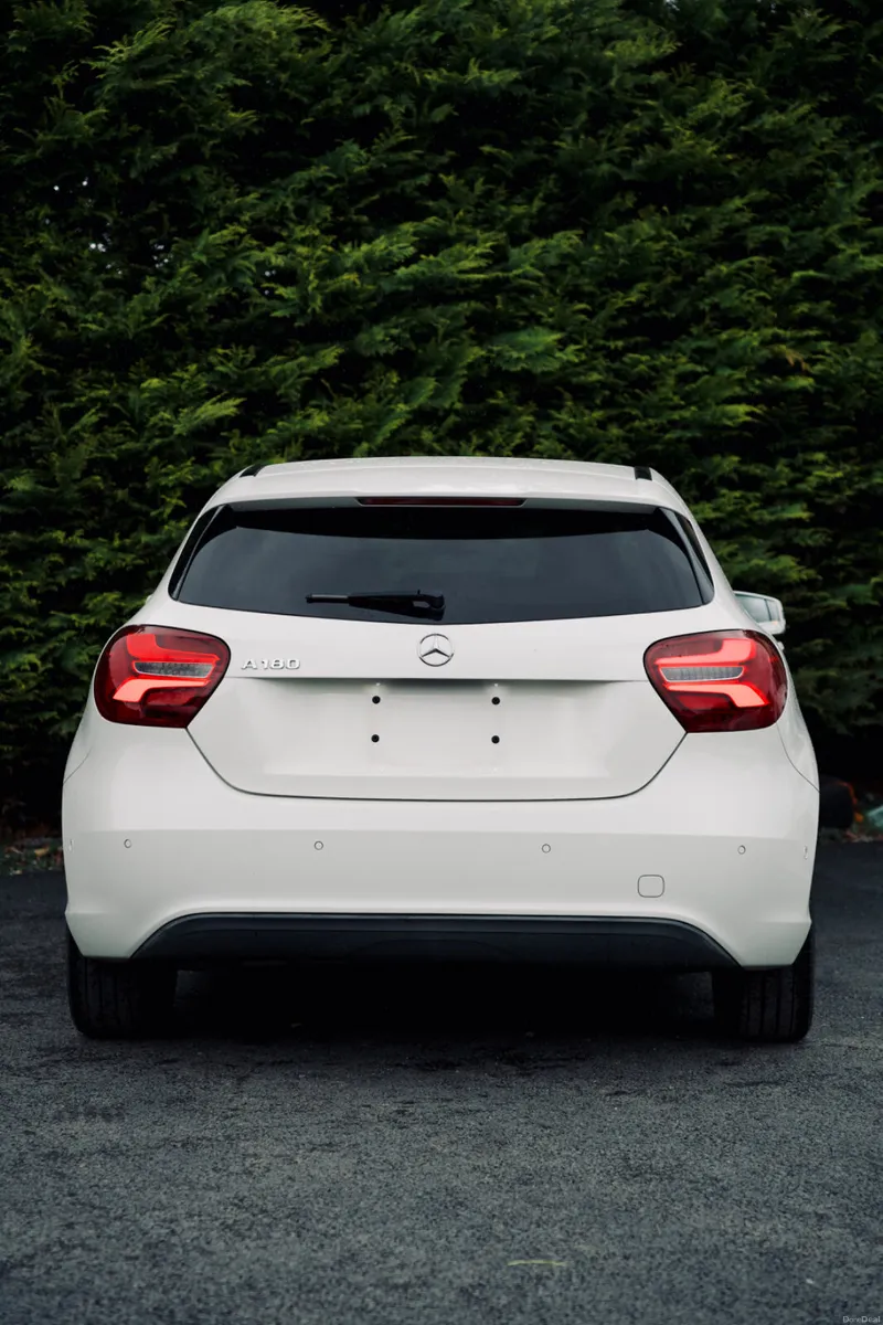 Mercedes Benz A180 2016 | Blind Spot Assist - Image 4