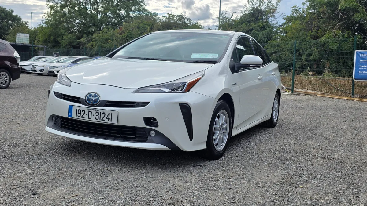 Toyota Prius 1.8L Hybrid **Leather Seats** - Image 5