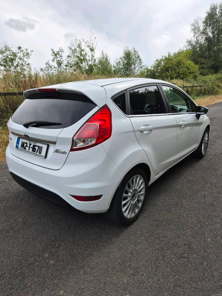 Ford fiesta 1.0 petrol high spec - Image 5