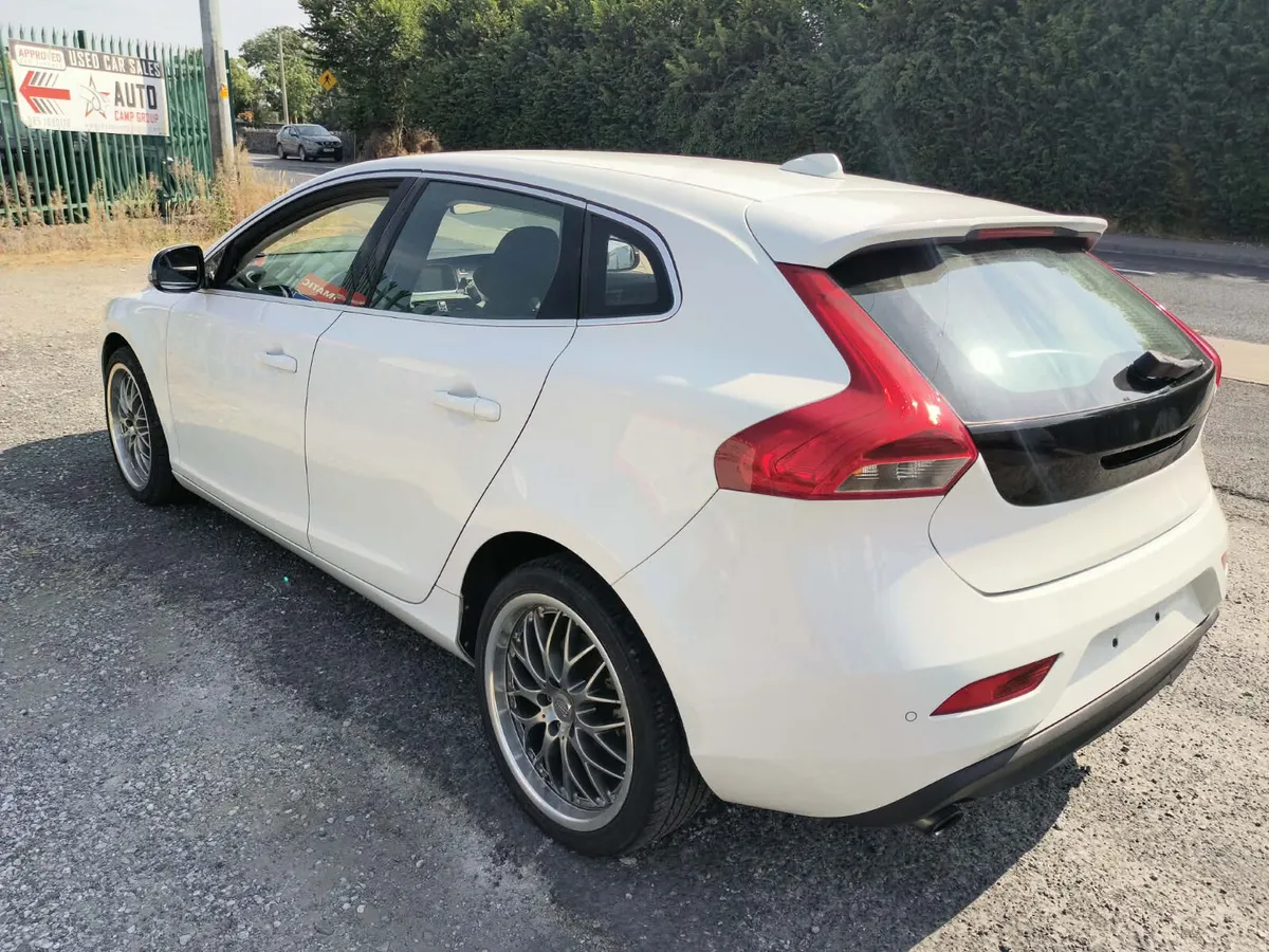 Volvo V40 1.6 Petrol Low kms! - Image 5