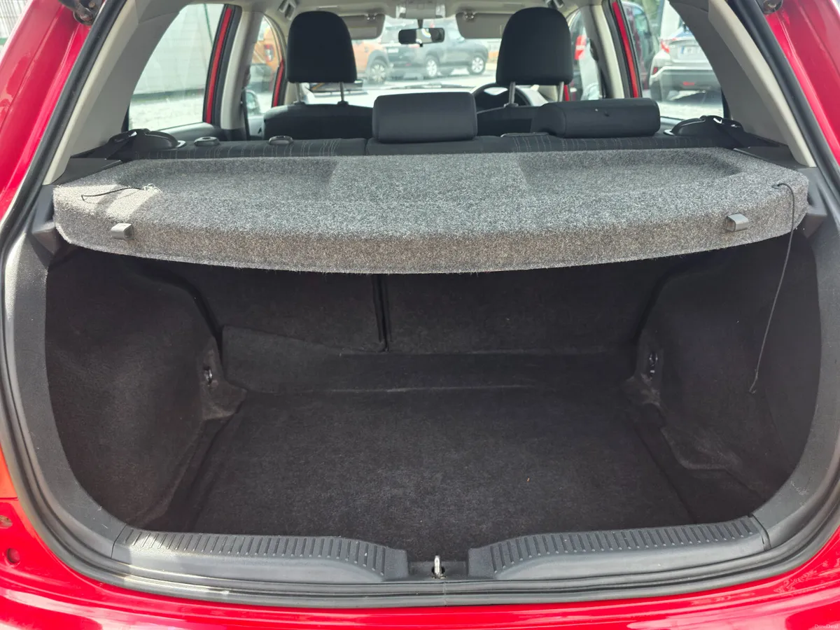 Toyota Auris 2009 - Image 6