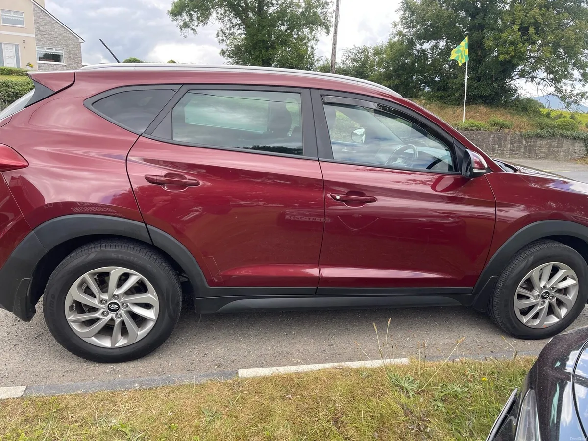 HYUNDAI TUCSON - Image 2