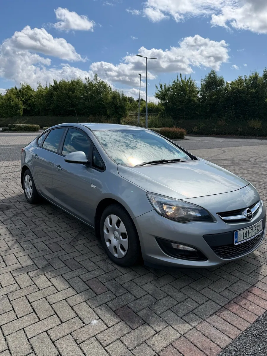 Opel Astra ( New NCT 16/05/27) - Image 2