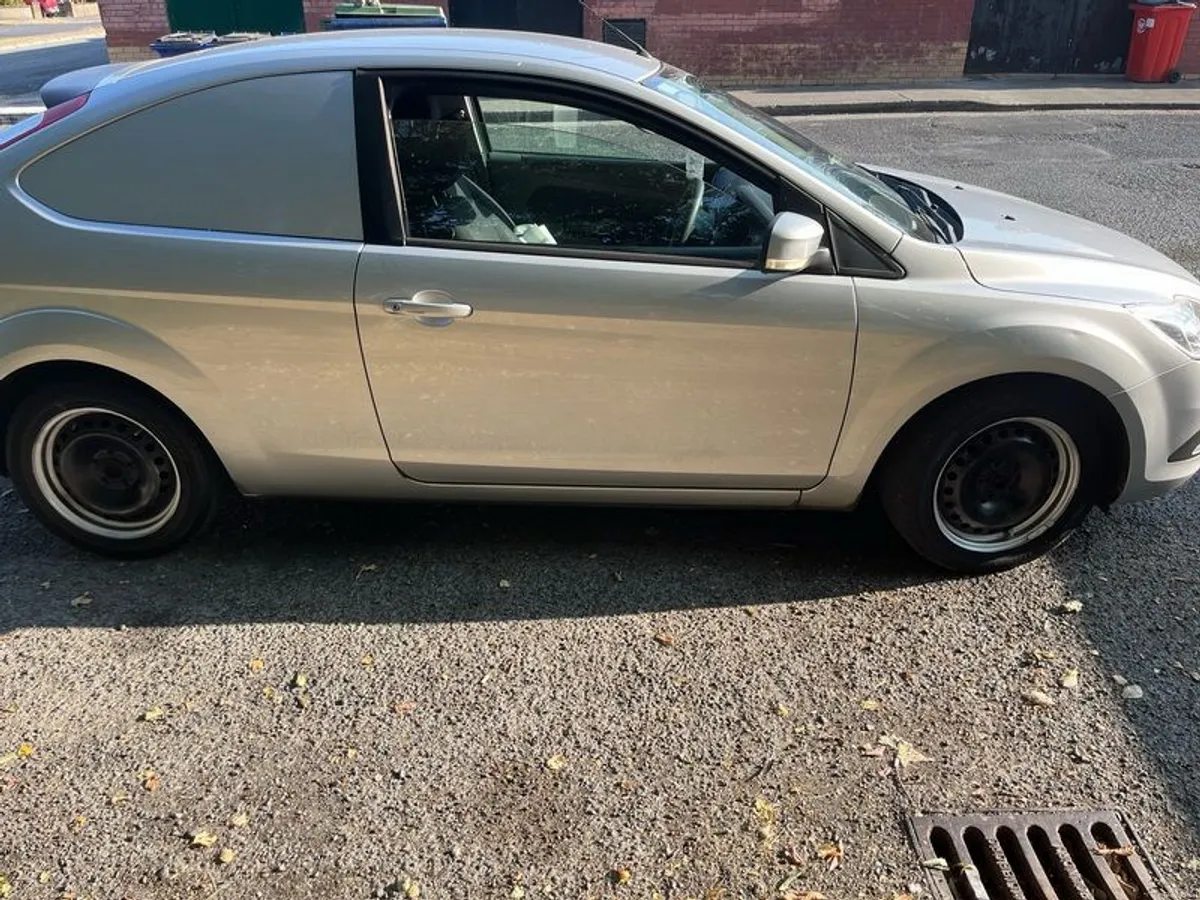 2010 Ford Focus - Image 1