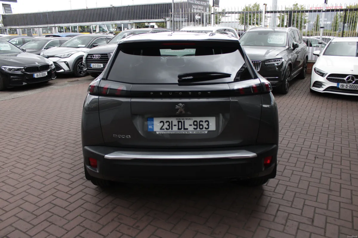 2023 PEUGEOT 2008 1.2 PURETECH ALLURE 100HP - Image 5