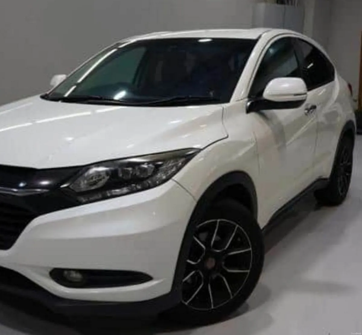 2016 Honda Vezel Low Milage - Image 4