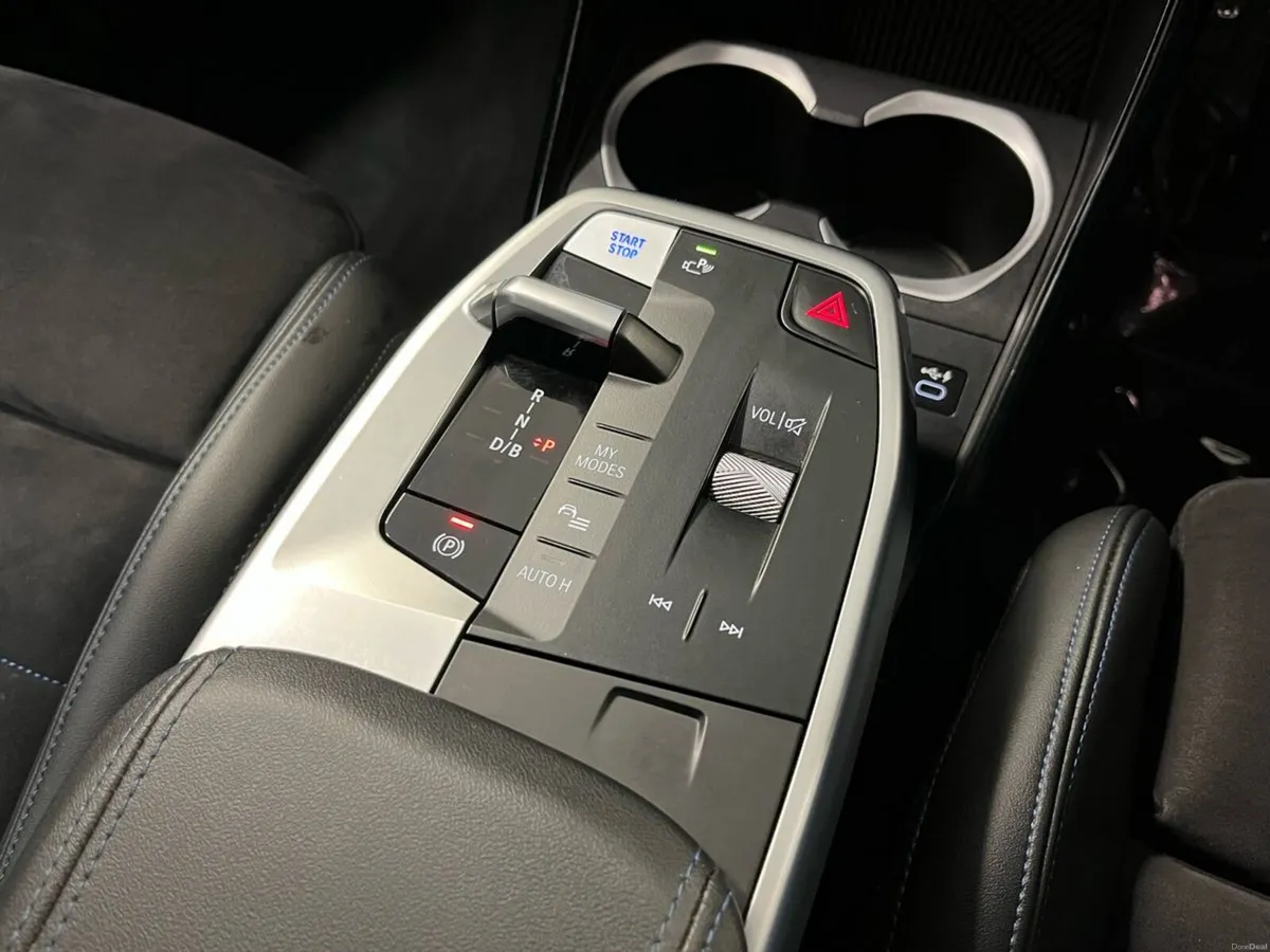 BMW iX1 M-Sport eDrive20 204BHP - Reversing Camera - Image 4