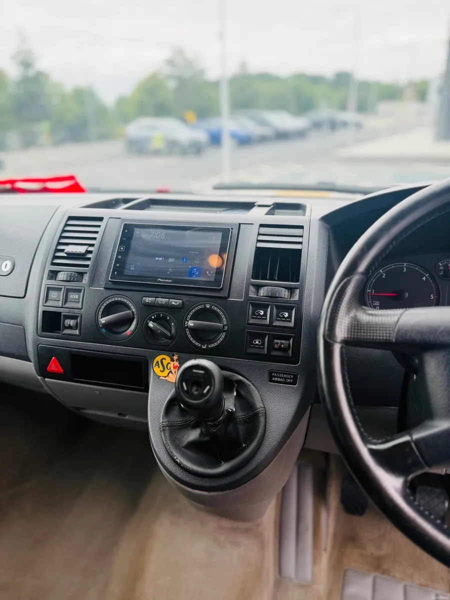 Volkswagen Caravelle Executive - Image 4