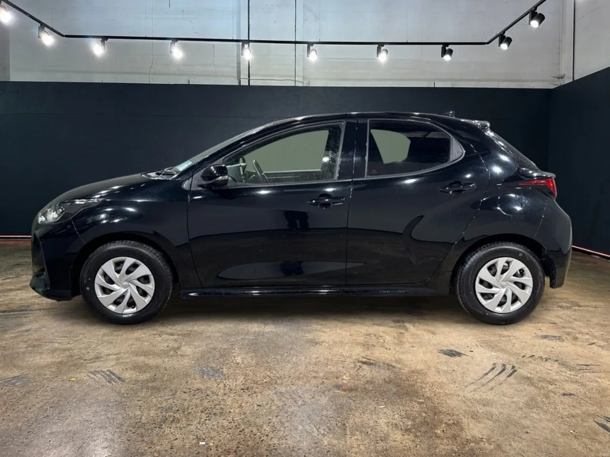 Toyota Yaris 1.5 HYBRID AUTOMATIC - PUSH BUTTON ST - Image 6