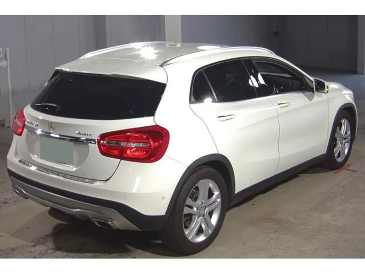 Mercedes-Benz GLA 2.0 GLA250 4MATIC Petrol Auto - Image 4