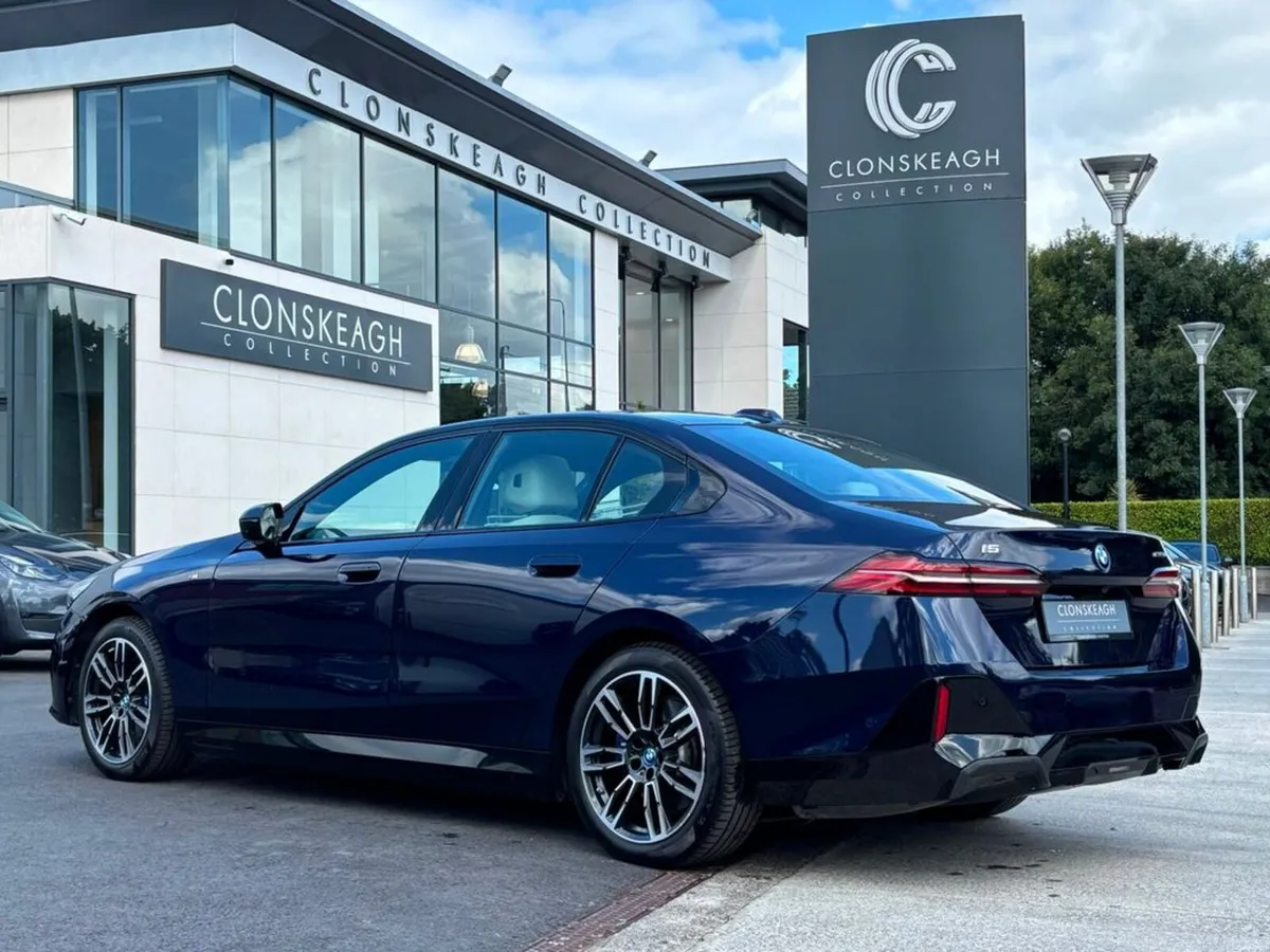 BMW i5 EDRIVE40 M SPORT - Image 5