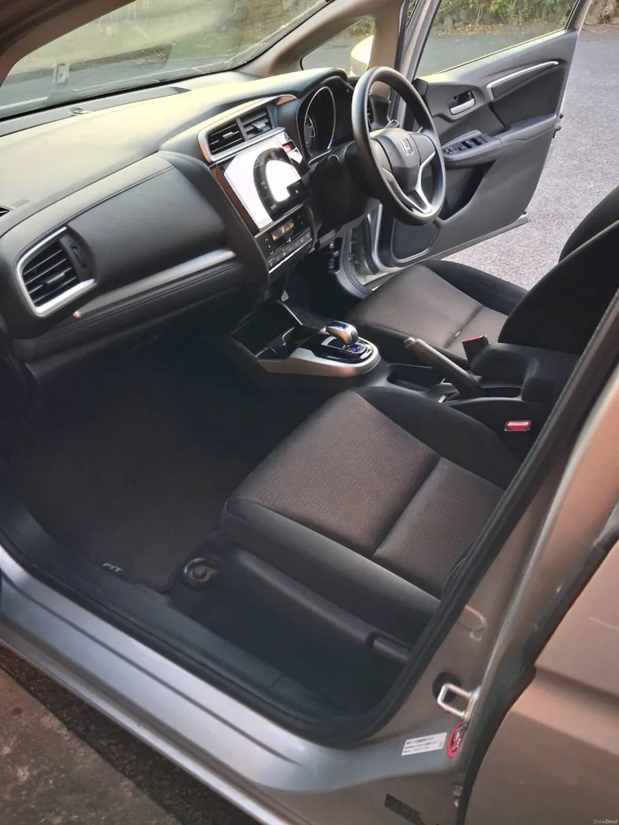 Automatic honda fit hybrid 5dr - Image 6