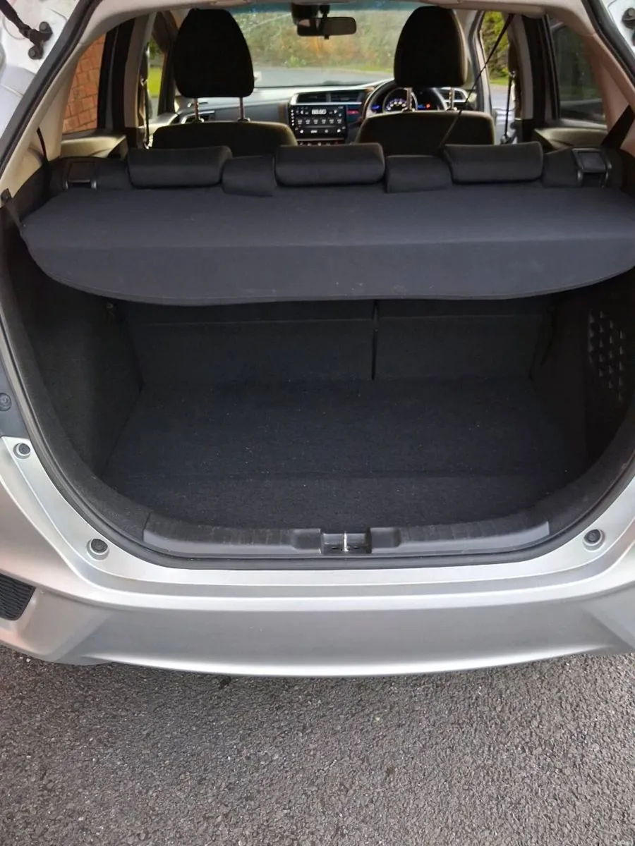 Automatic honda fit hybrid 5dr - Image 4