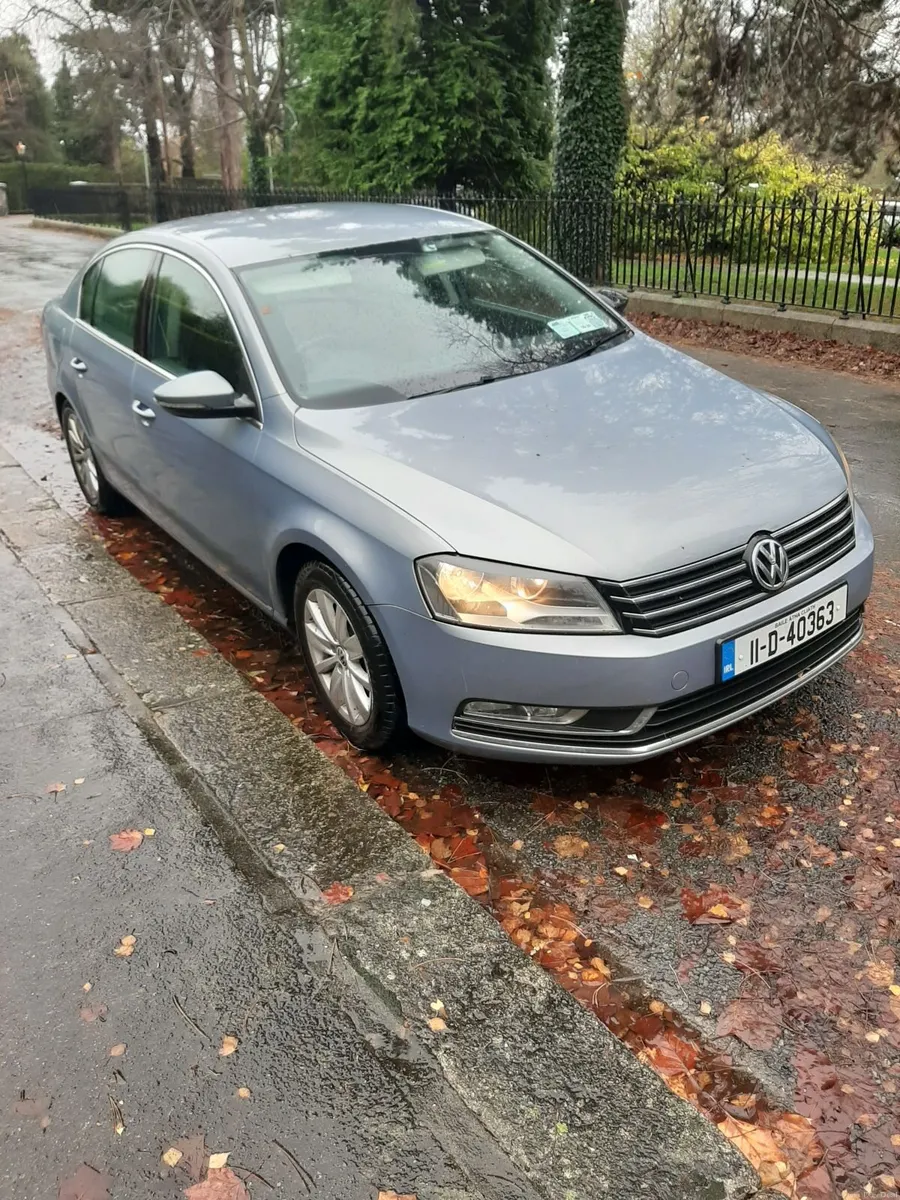 Volkswagen Passat 2011 - Image 2
