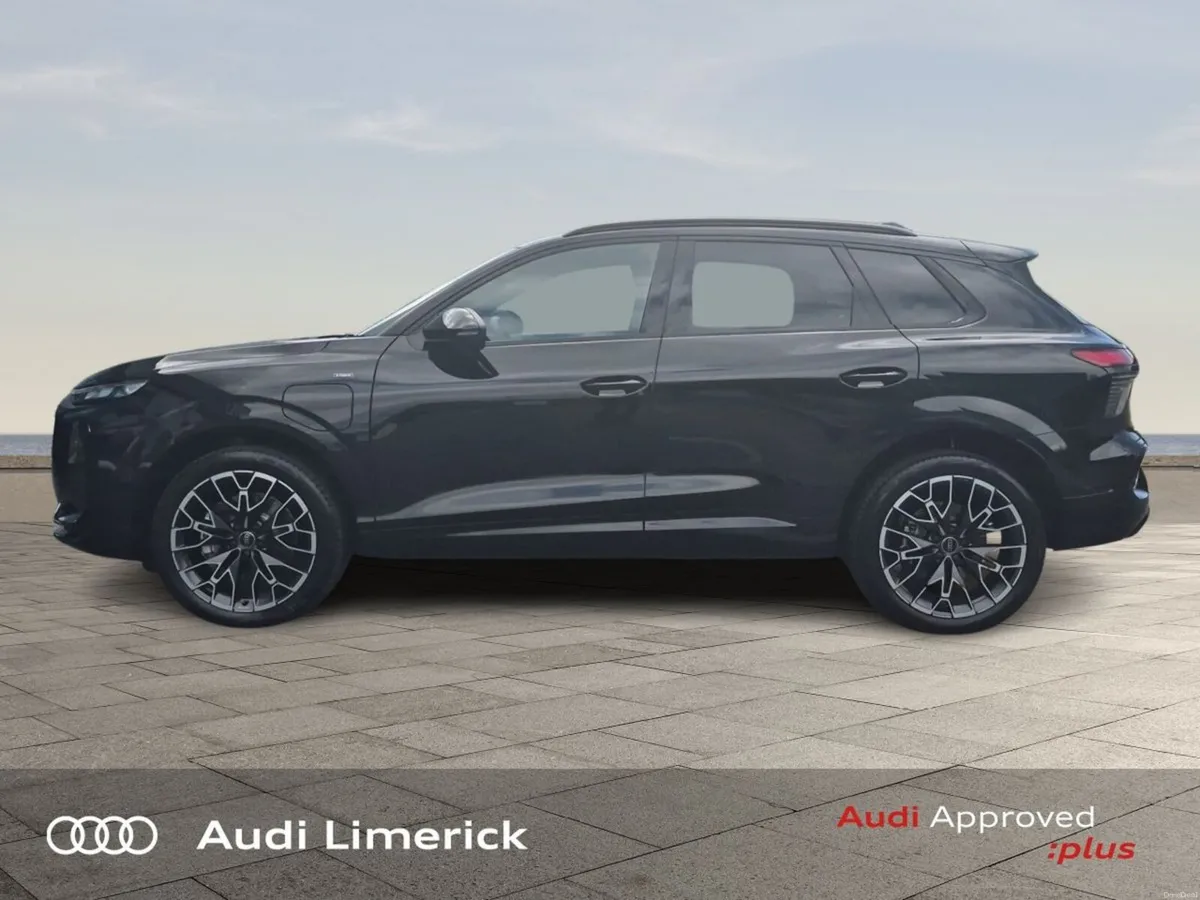 Audi Q3 *SAVE €2937 VS NEW* E-HYBRID S LINE - Image 4