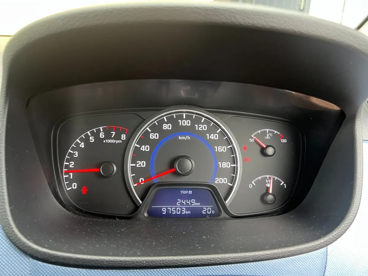 Hyundai i10 2016 Deluxe Edition - Image 3