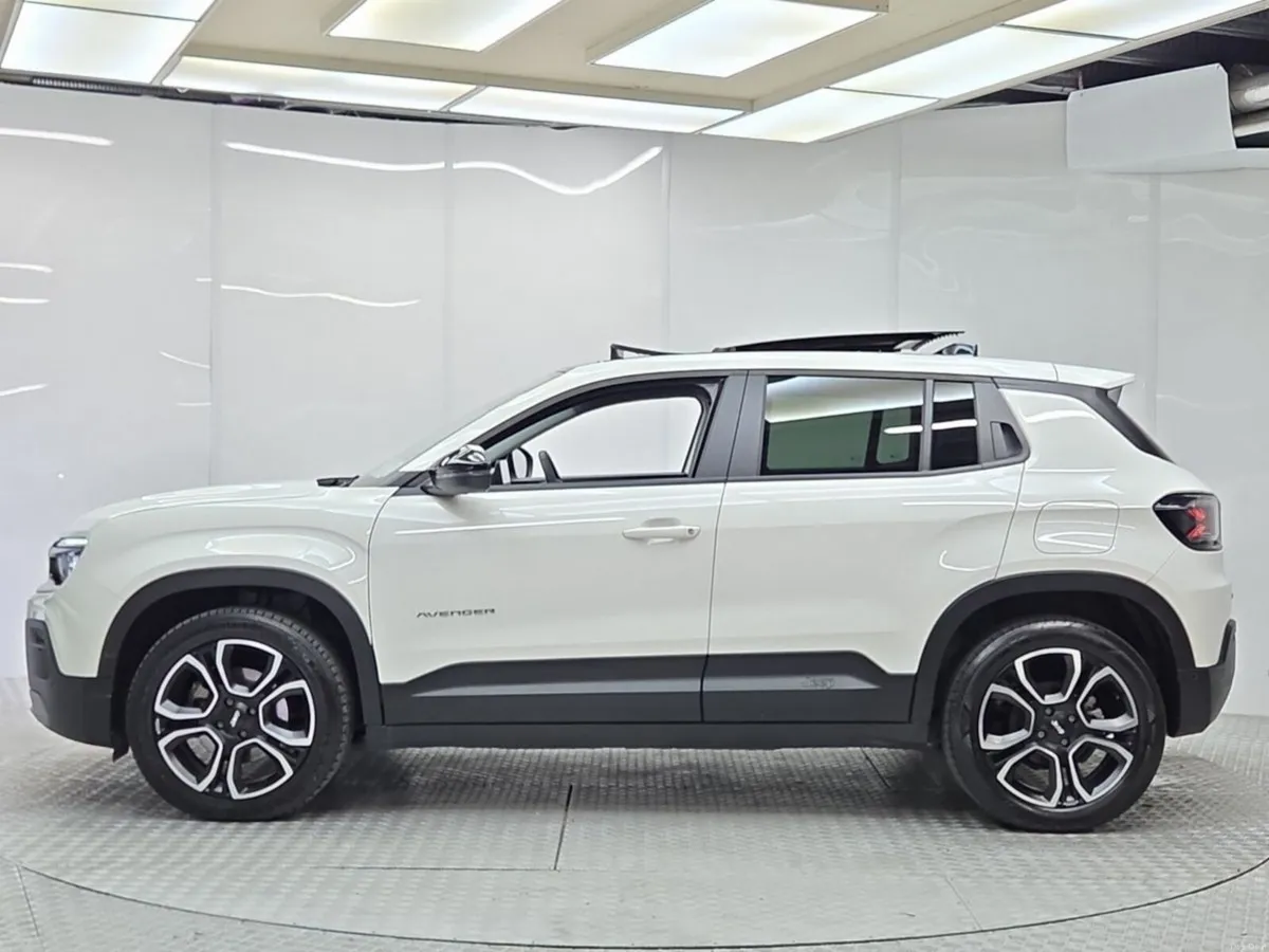 Jeep Avenger Summit 156 Electric 54kWh Auto - Image 5