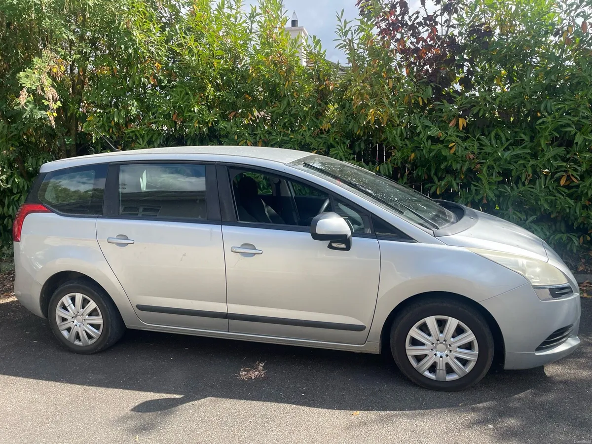 10 Peugeot 5008 Hdi “ Tow away “ €495 - Image 5