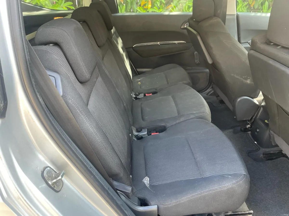 10 Peugeot 5008 Hdi “ Tow away “ €495 - Image 6