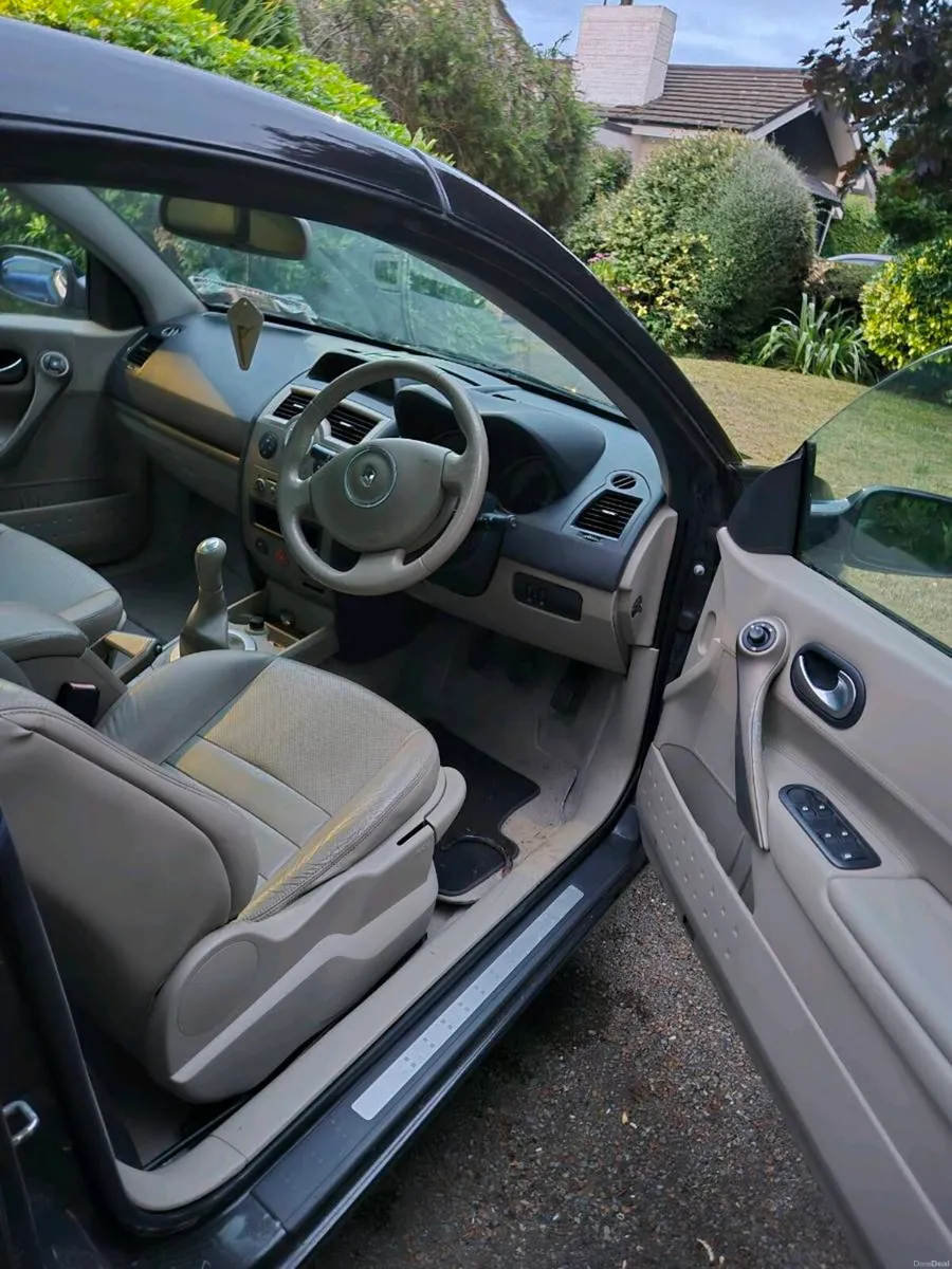 Renault Cabrio Low milage, leather, convertible - Image 3