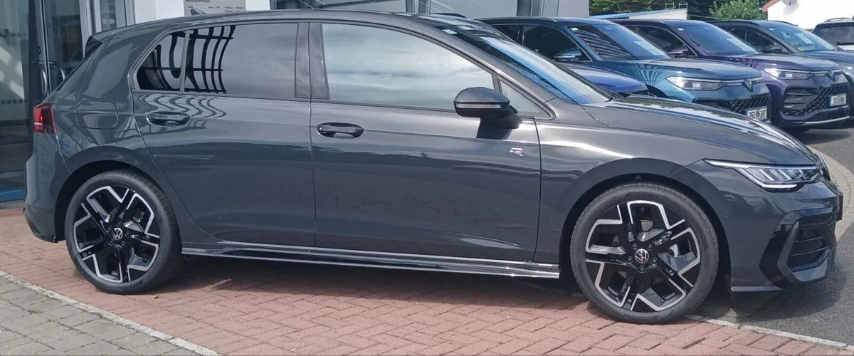 Volkswagen Golf R-LINE 2.0 TDI 150HP **REAR VIEW C - Image 2
