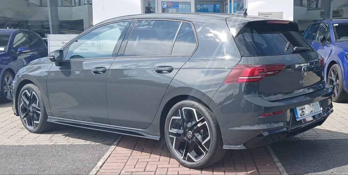 Volkswagen Golf R-LINE 2.0 TDI 150HP **REAR VIEW C - Image 4