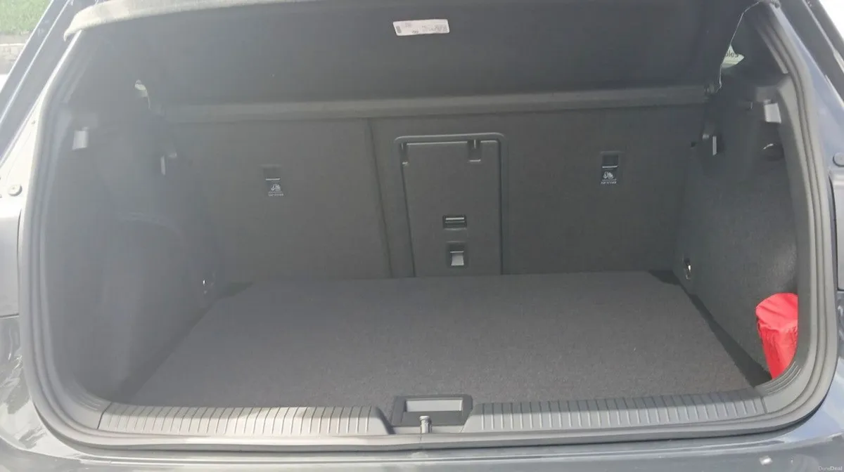 Volkswagen Golf R-LINE 2.0 TDI 150HP **REAR VIEW C - Image 6