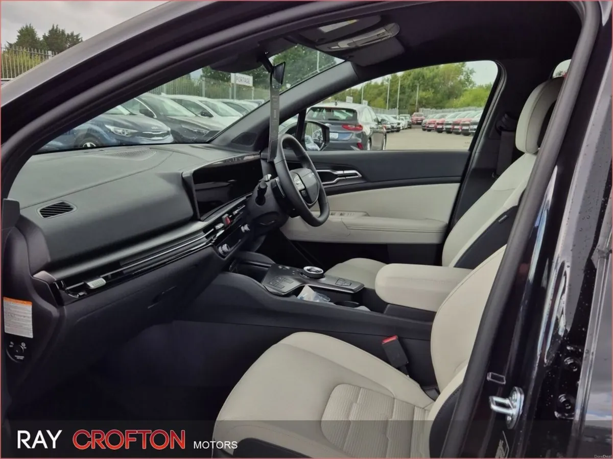 Kia Sportage Black Edition PHEV *0% APR* - Image 6