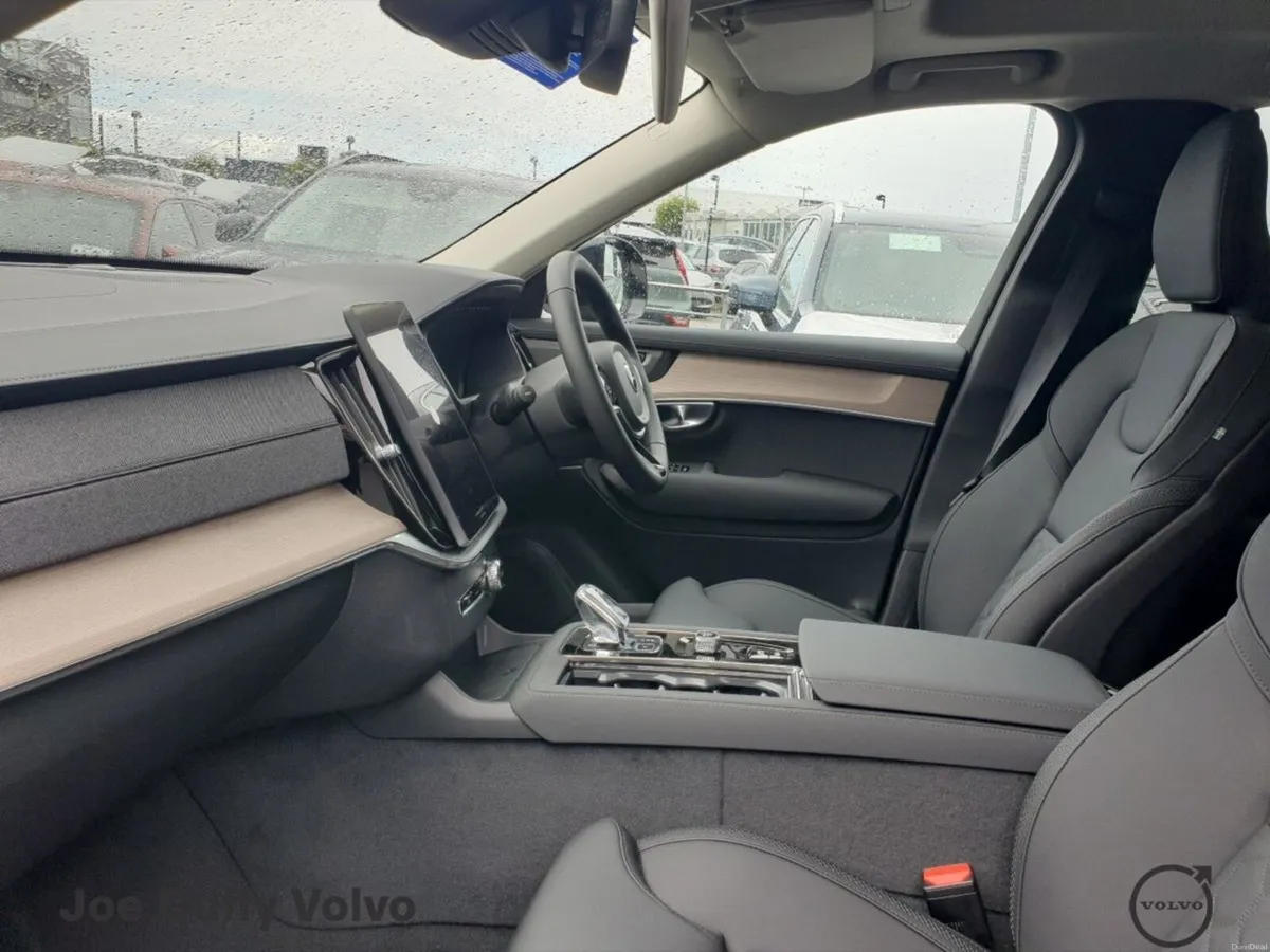 Volvo XC90 T8 PHEV AWD Plus Dark - Image 6