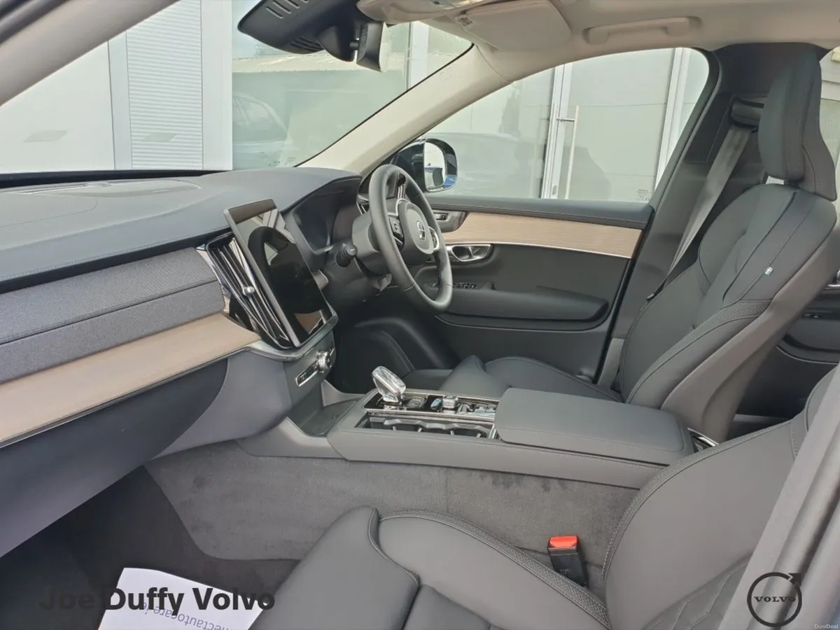 Volvo XC90 T8 PHEV AWD Plus Dark - Image 5