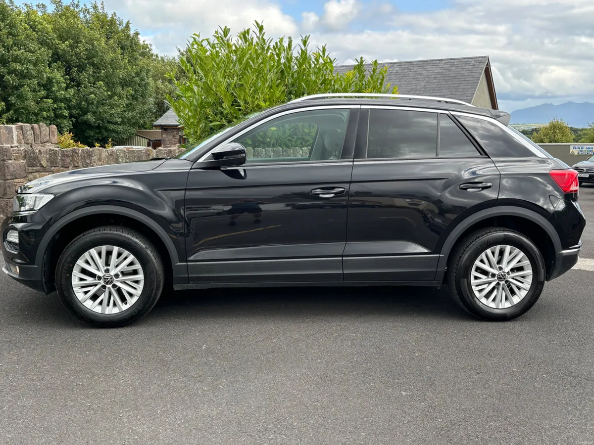 Volkswagen T-Roc Design Model with Full Leather - Image 5