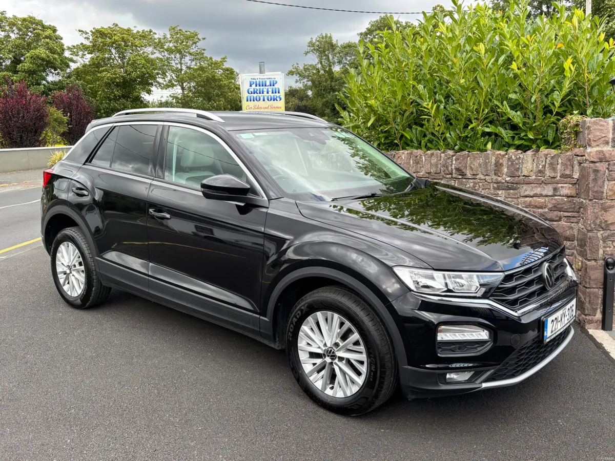 Volkswagen T-Roc Design Model with Full Leather - Image 3