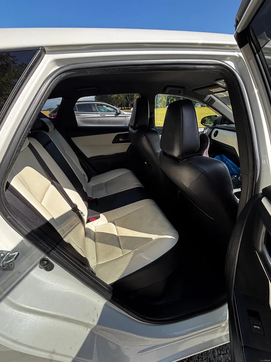 Toyota Auris 2017 - Image 3