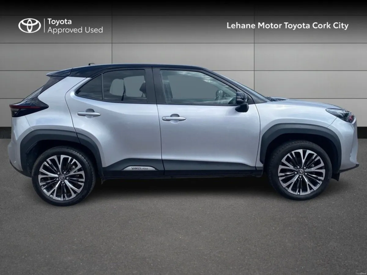 Toyota Yaris Cross HYBRID SOL - Image 3