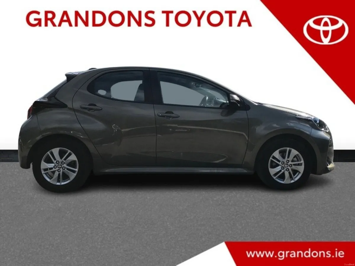 Toyota Yaris 1.5 HYBRID LUNA - GRANDONS - Image 3