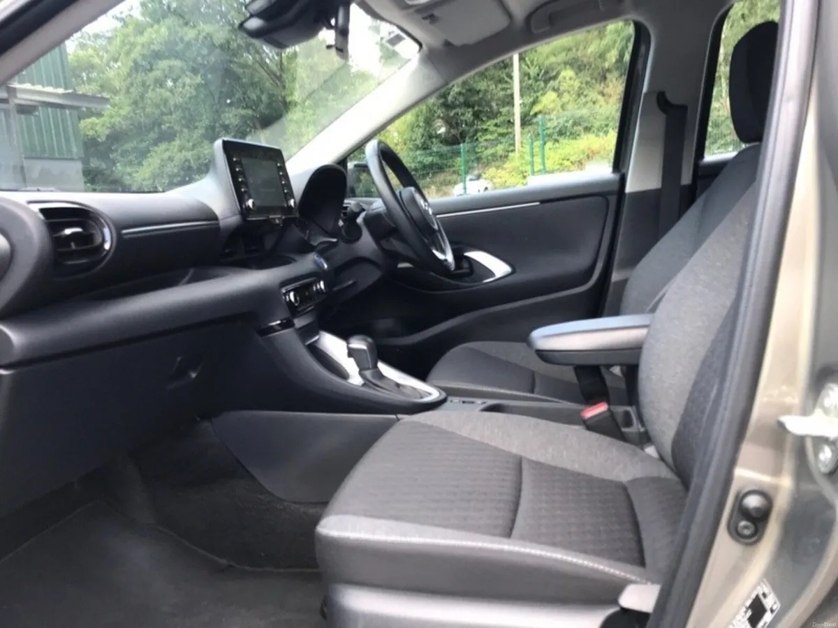 Toyota Yaris 1.5 HYBRID LUNA - GRANDONS - Image 6