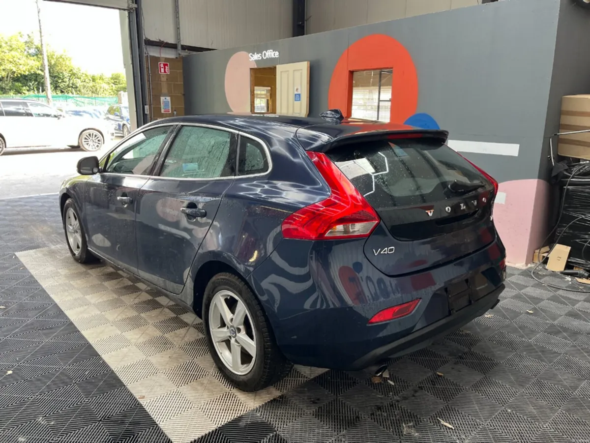 Volvo V40 2015 VOLVO V40 T4 1.6 AUTOMATIC / CRUISE - Image 4