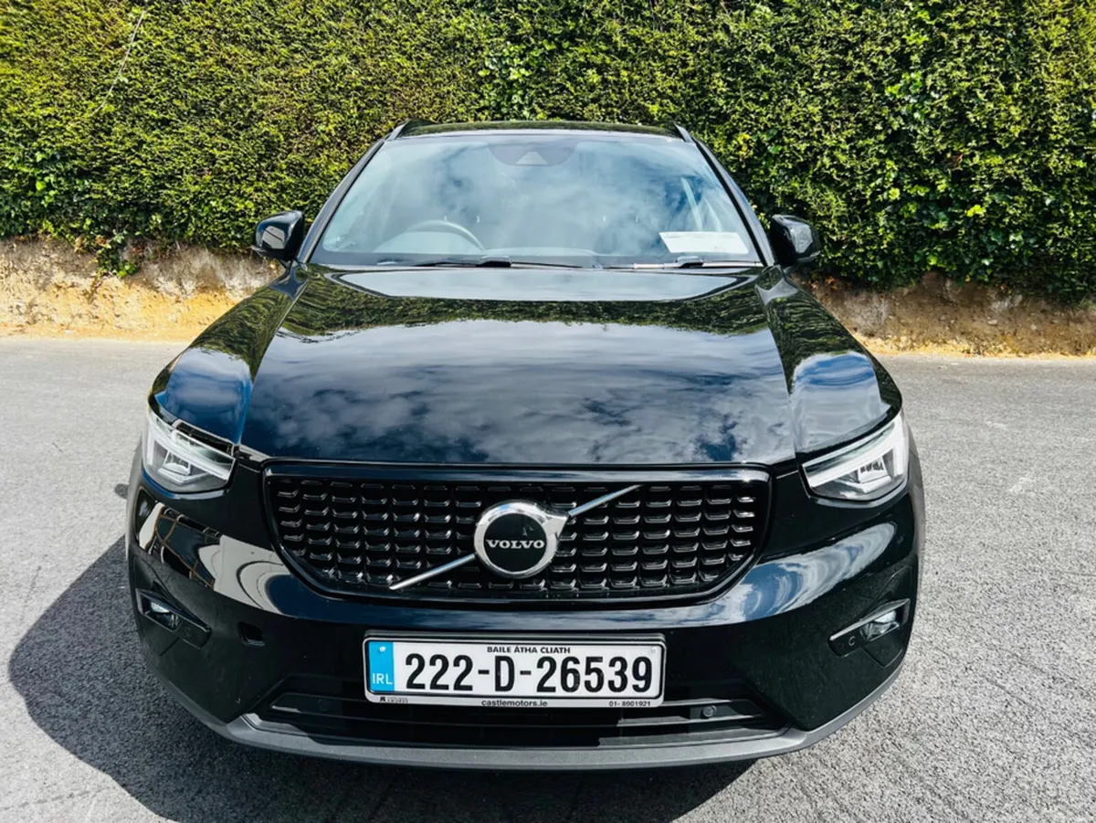 Volvo XC40 2.0  PLUG IN HYBRID   MASSIVE SPEC - Image 4
