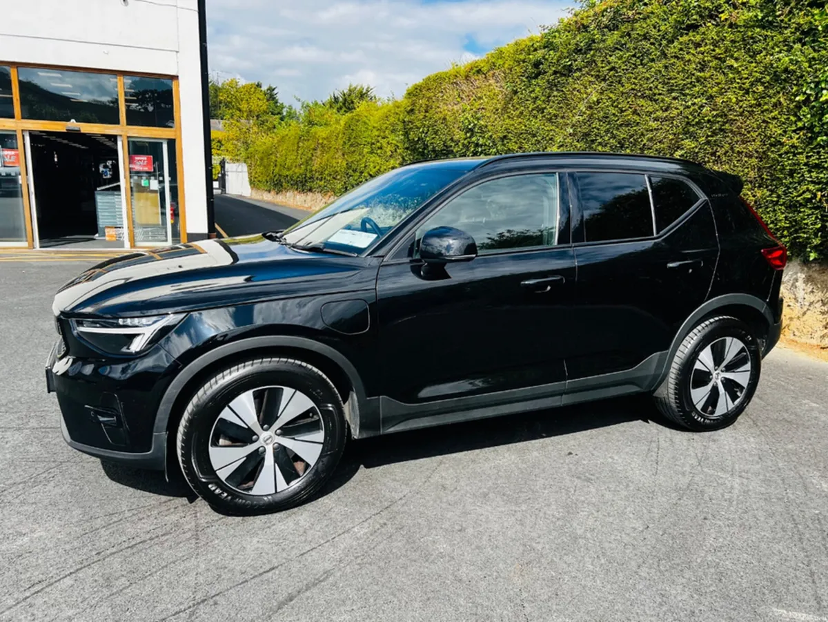 Volvo XC40 2.0  PLUG IN HYBRID   MASSIVE SPEC - Image 6