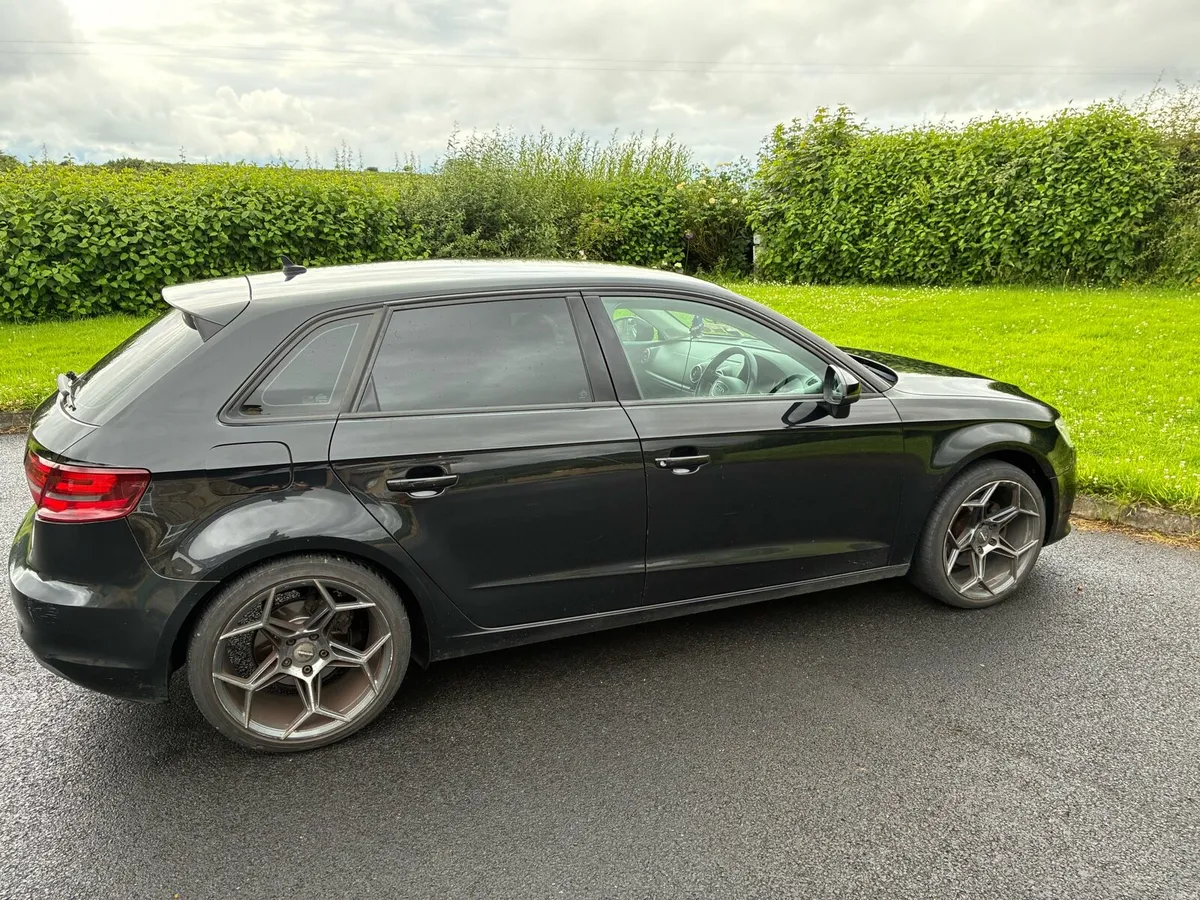 **New NCT  until 08/27** Audi a3 1.6 TDI. - Image 3