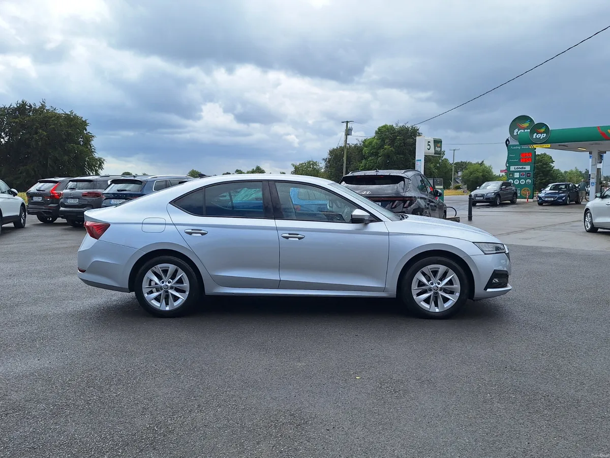 Skoda Octavia 2024 - Image 2