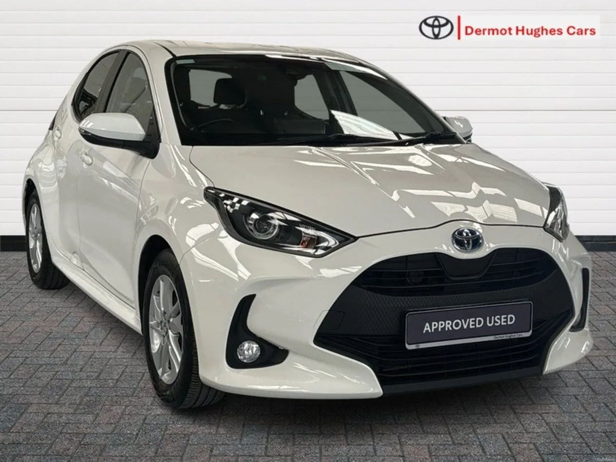 Toyota Yaris HYBRID LUNA AUTO - Image 1